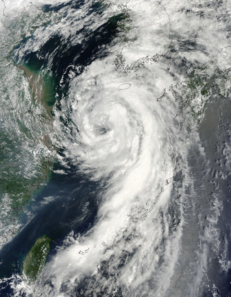 NASA MODIS Image of the Day: August 12, 2010 – Tropical Storm Dianmu (05W) approaching Korea