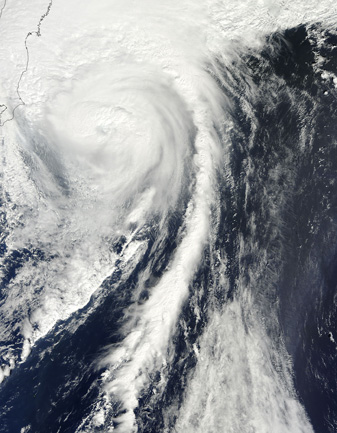 NASA MODIS Image of the Day: September 29, 2010 – Typhoon Malakas (13W) off Japan