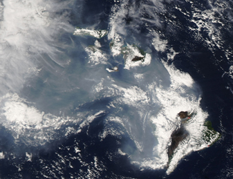 NASA MODIS Image of the Day: December 7, 2008 – Volcanic Haze over Hawaii