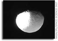 Cassini Exposes Saturn’s Two-Face Moon Iapetus