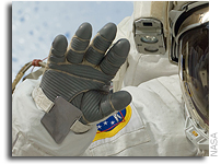 NASA Awards $350,000 to Winning Astronaut Glove Designers