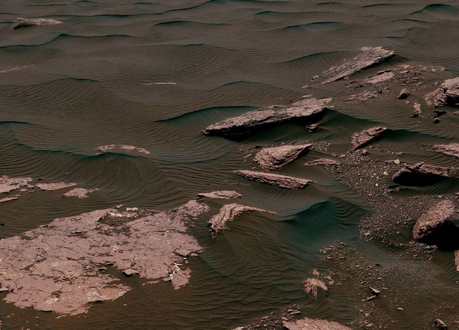 Curiosity Rover Samples Active Linear Dune on Mars