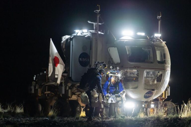 Away Teams: DesertRATS Pressurized Rover During Night Ops - SpaceRef